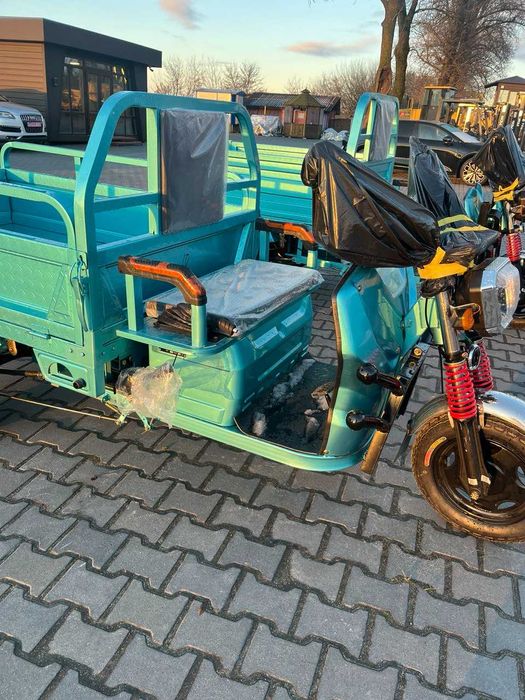 Самосвальний електричний трицикл.
