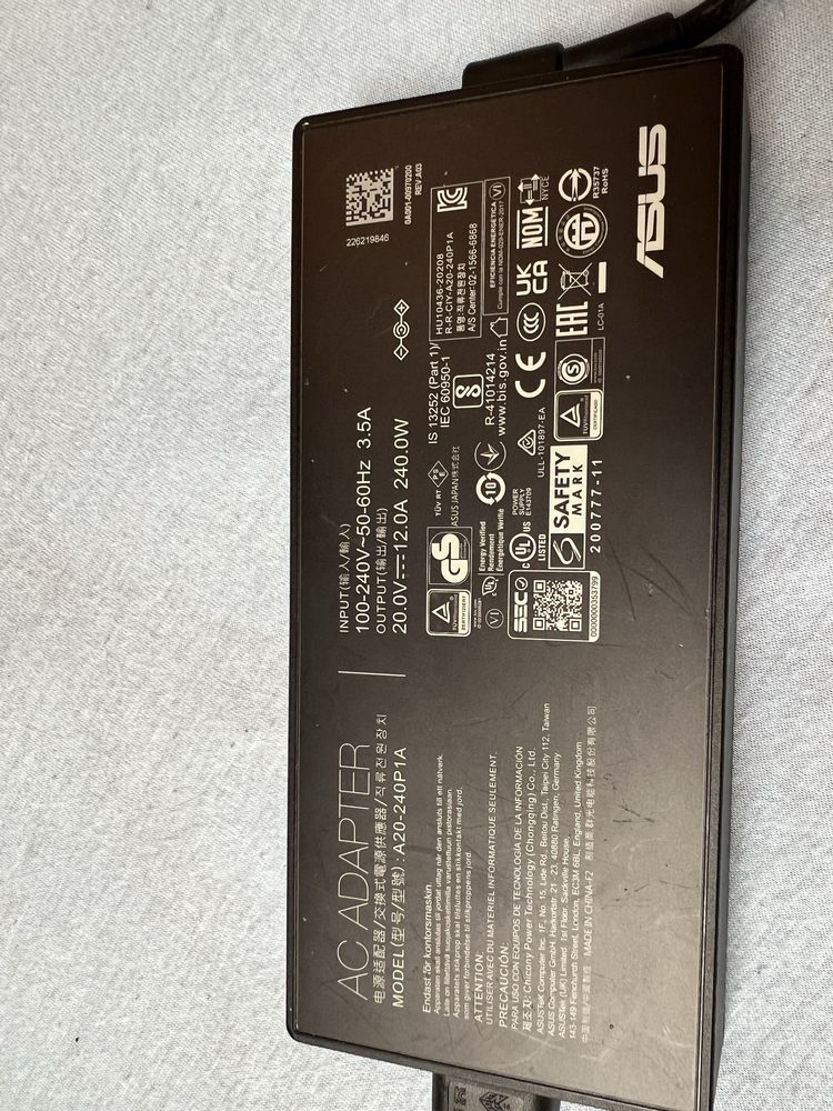 Asus Rog Strix G713QR 17.3" 2K 165Hz R9 5900X RTX3070 32GB RAM