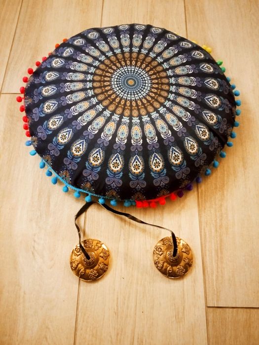 Zestaw do medytacji poduszka z gryki Dzwonki Tybetańskie Tingsha