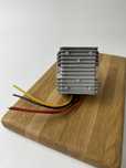 Герметичний якісний DC-DC понижаючий перетворювач 20-90v в 12v 15a