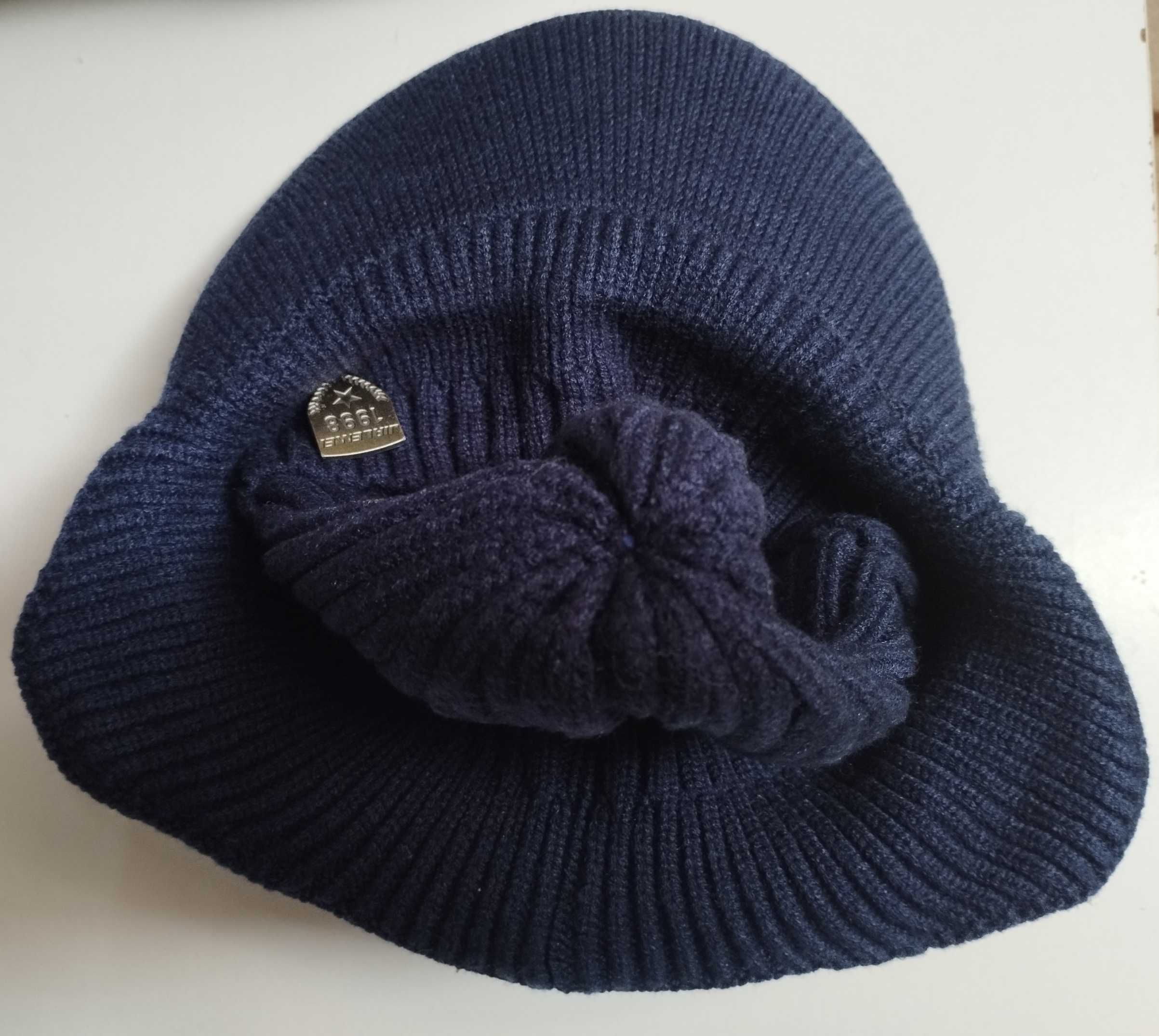 Gorro em algodão com pala e tapa orelhas, ideal para inverno