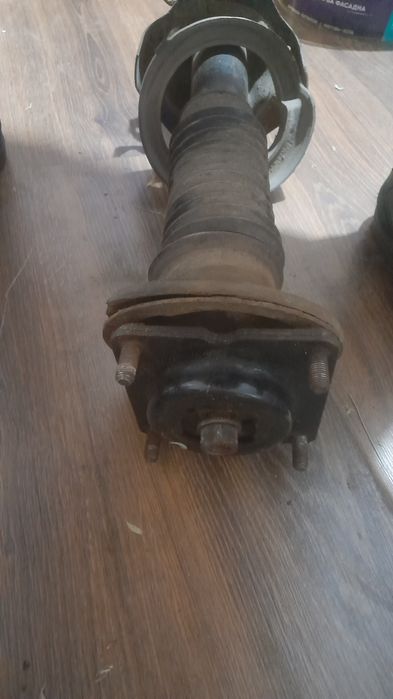 Продам передние стойки мазда мпв