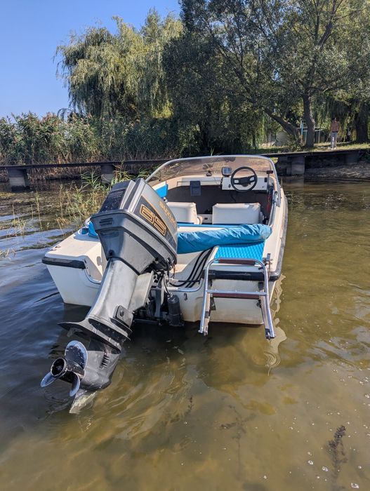 Продам Італійський пластиковий катер з мотором Suzuki