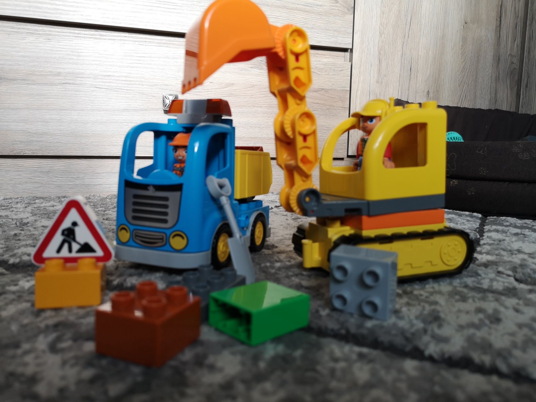 Lego Duplo ciężarówka, koparka gąsienicowa 10812