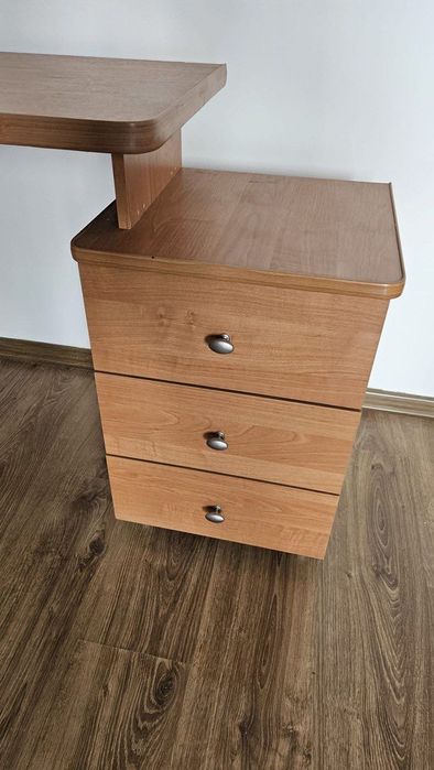 Робочий стіл з МДФ, кутовий, у доброму стані