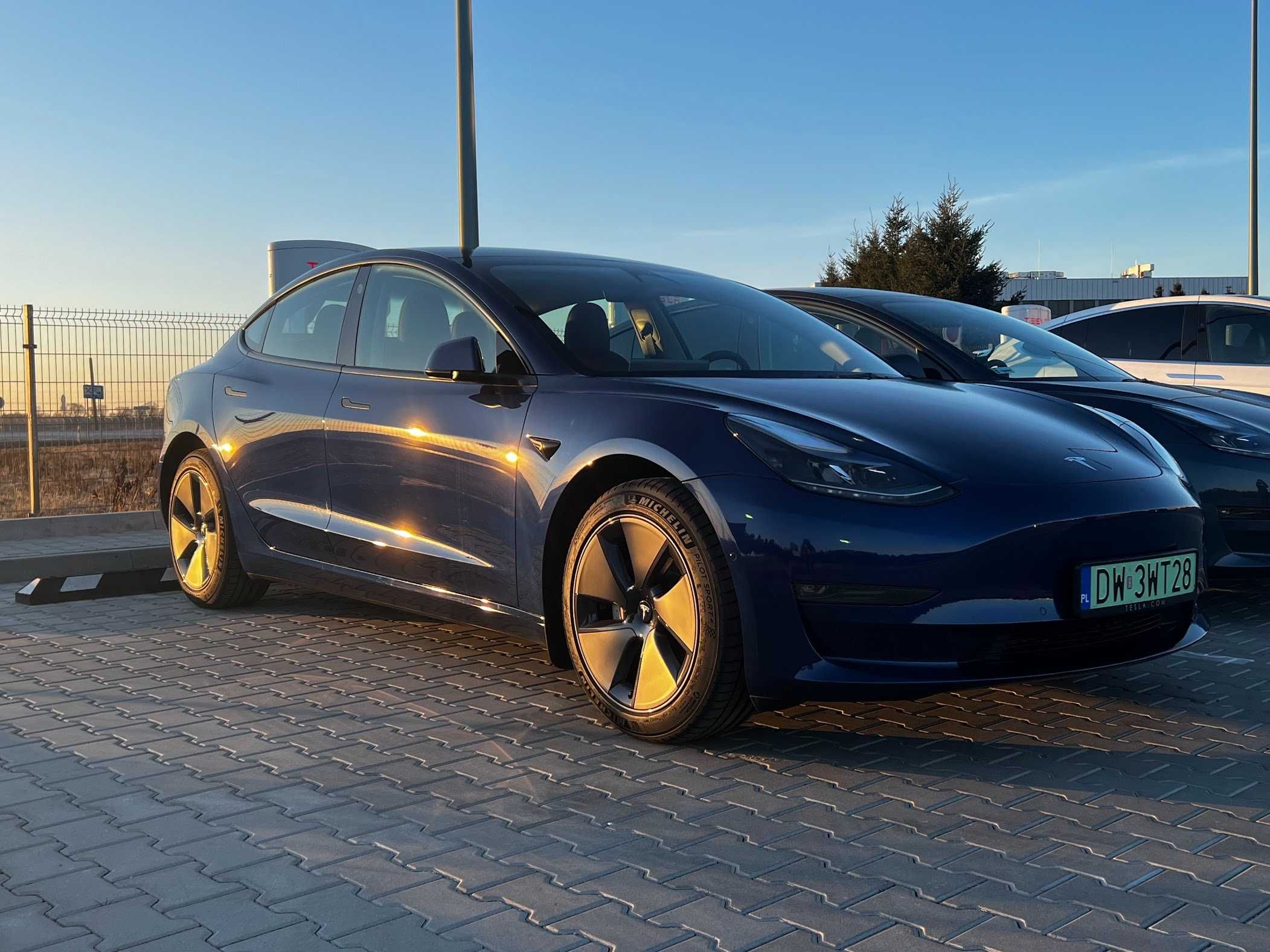 Wynajem Tesla 3 Long Range 3,8s/100km, 370 koni. Od 250 zł/dzień