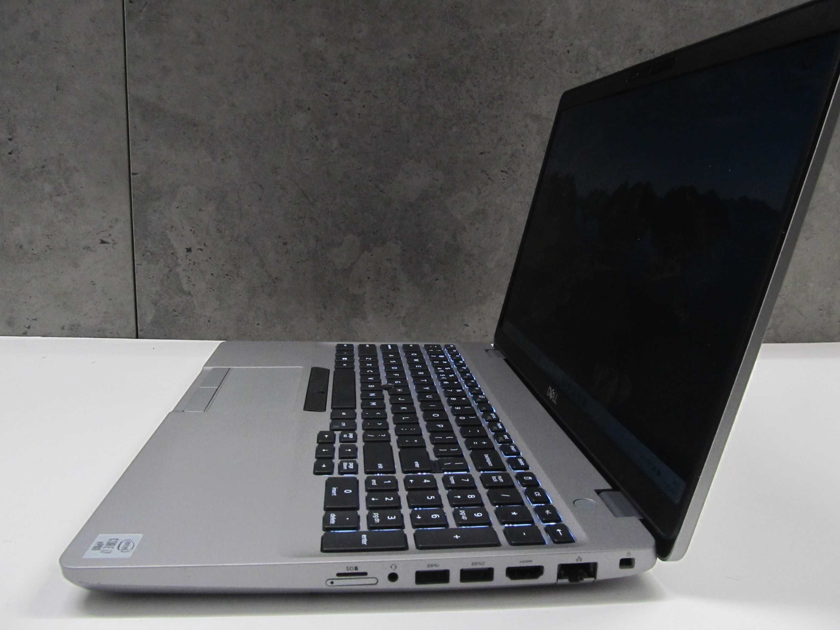 B. Mocny Dell Latitude 5511 i7 12x5.10 GHz ram 16GB 512SSD FHD  Laptop