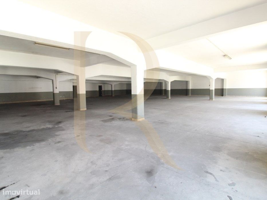 Armazém na Cruz de Pau - Amora - Seixal