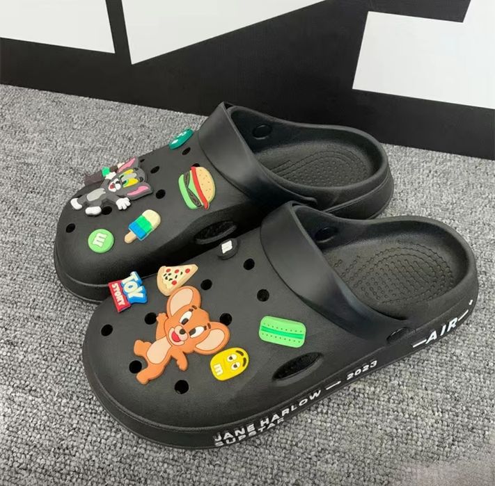 Крокси з пінами пинами тапочки піря