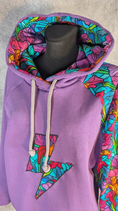 Auri Lili nowa fioletowa ciepła bluza Buddhi z witrażowym wzorem M