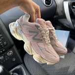Жіночі кросівки нюбеланс рожеві New Balance 9060 pink замша 36-41