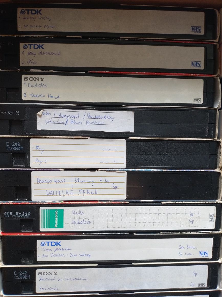 Kasety VHS. 58 sztuk plus gratisy.