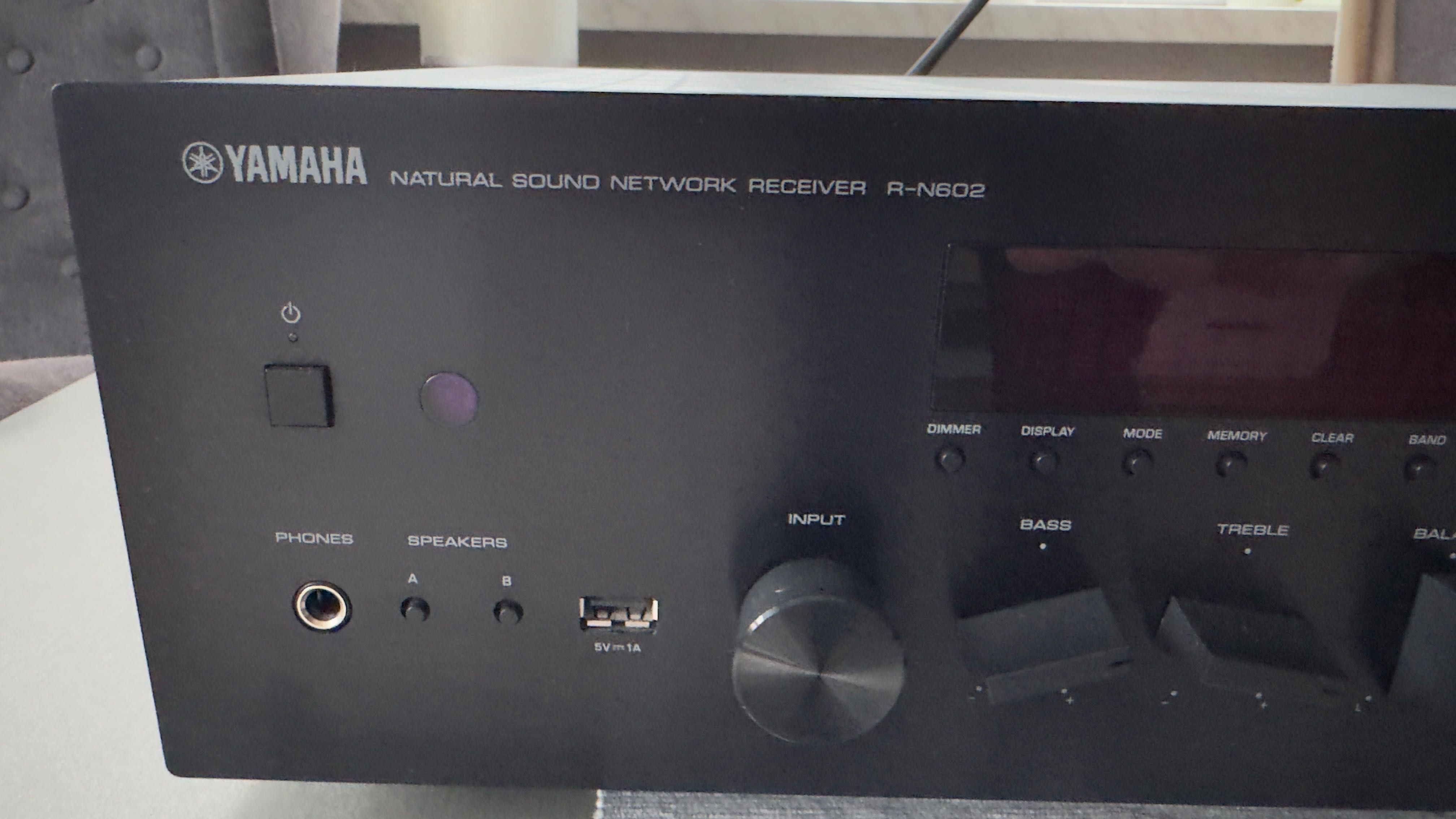 Wzmacniacz Yamaha R-N602 Stereo