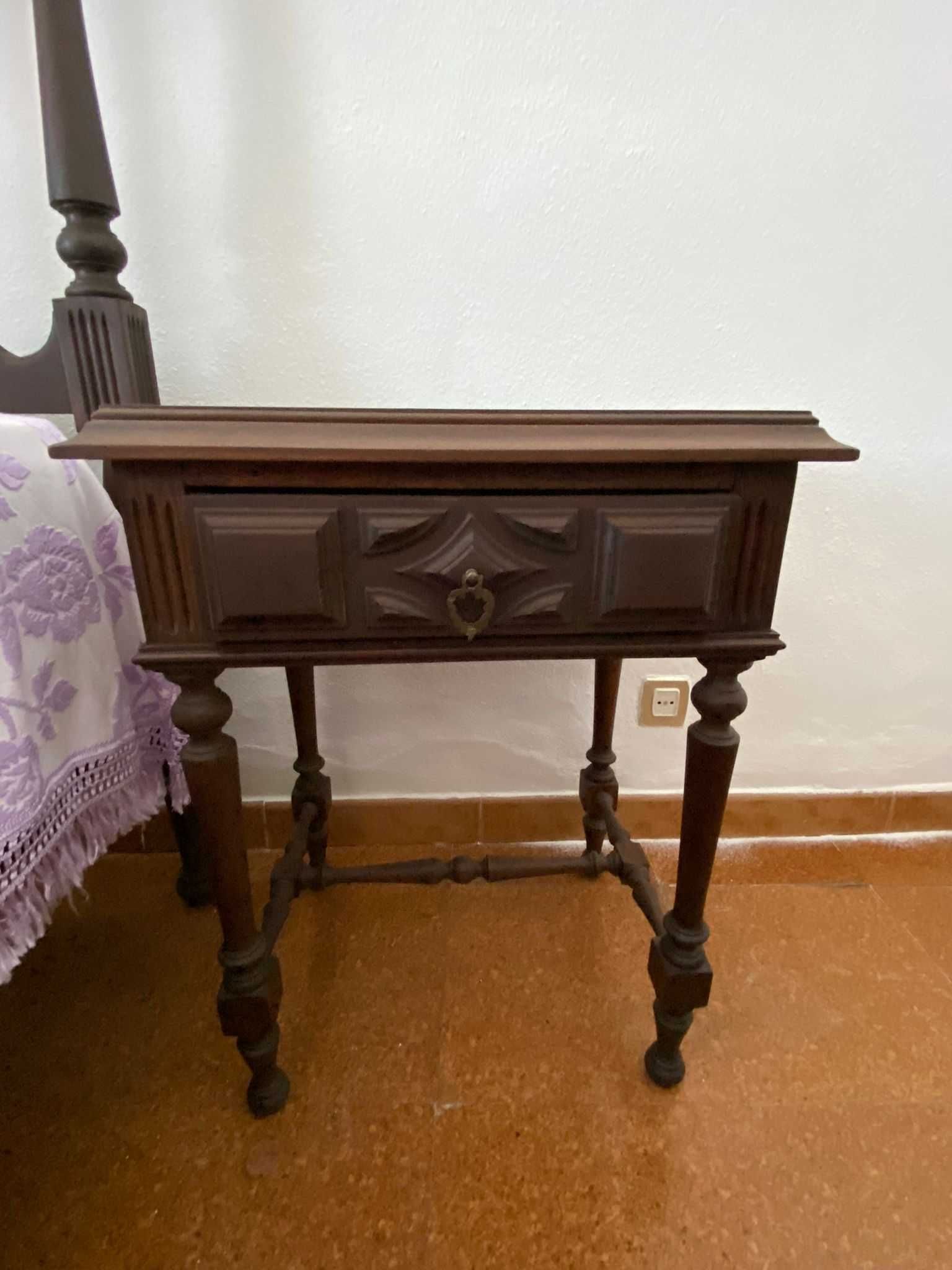 Mobília de quarto usada para venda