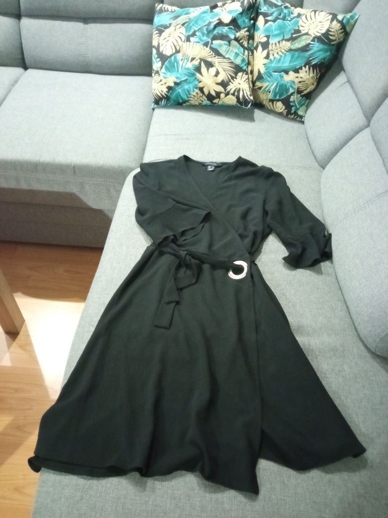 Czarna sukienka na zakładkę kopertowa 38