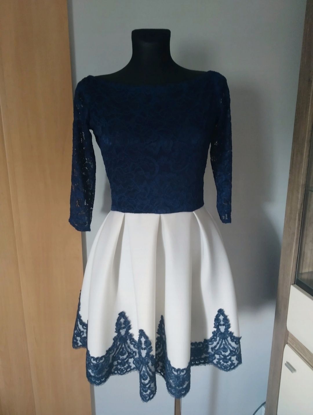 Elegancka biało-niebieska sukienka Urszula Szyk