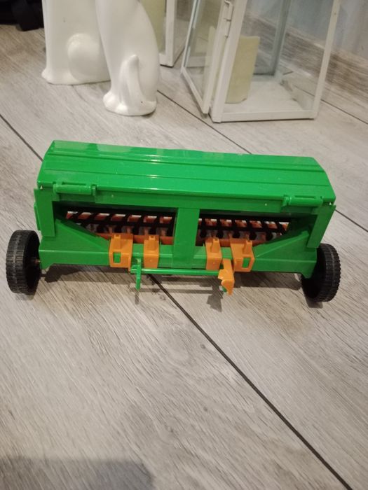 Siewnik Amazone i pług Bruder