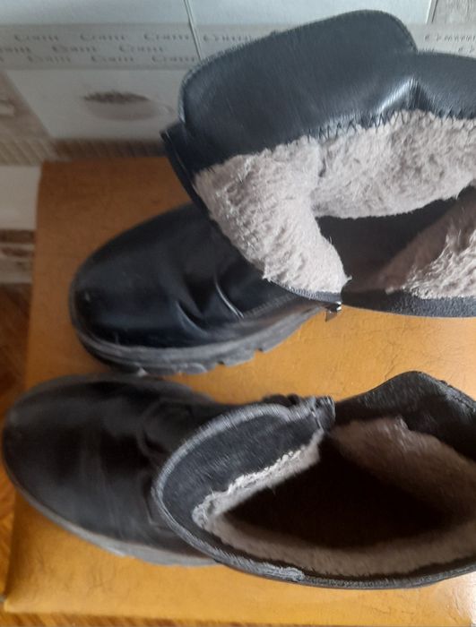 Продам зимние ботинки.