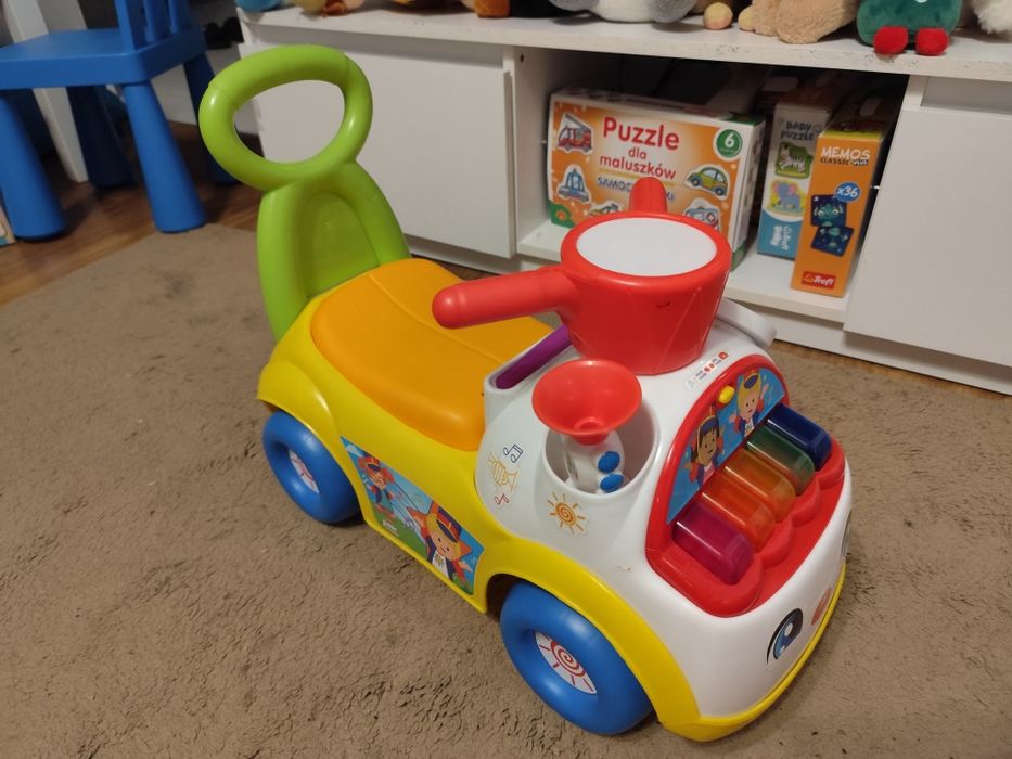 Jeździk Fisher Price Muzyczna Parada żółty