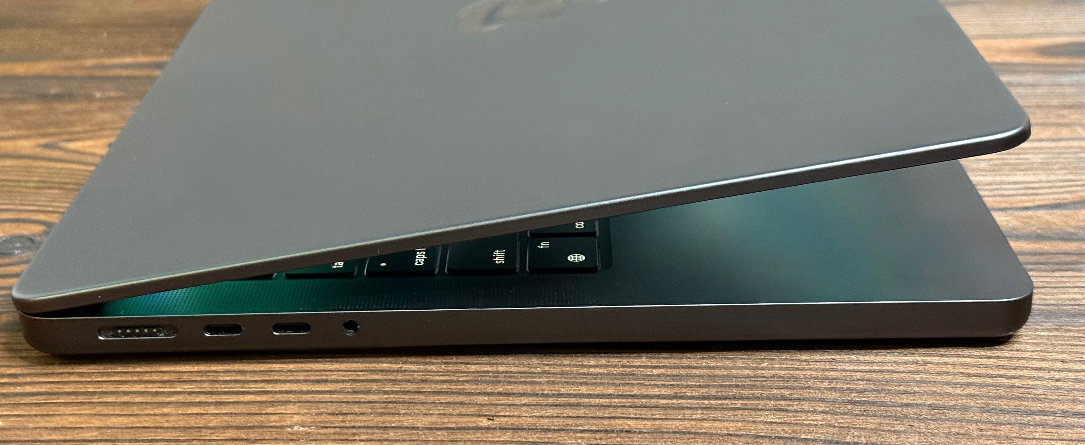 MacBook Pro 14 2023 M3 Pro /18gb 512ssd (MRX33) от 1200$