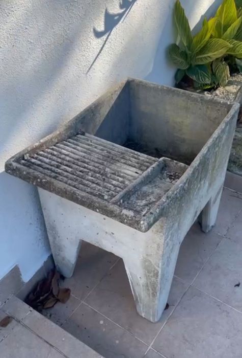 Tanque antigo de cimento / pia de lavar roupa