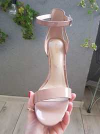 Sandałki Aldo szpilki,nude, skóra naturalna, lakier r 37
