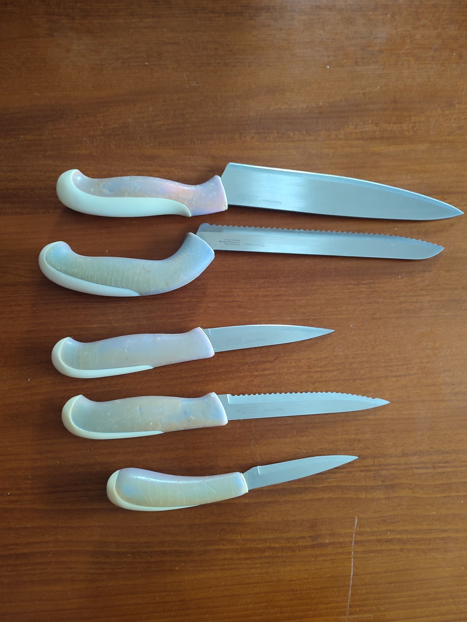 Cepo de madeira+5 facas Tupperware
