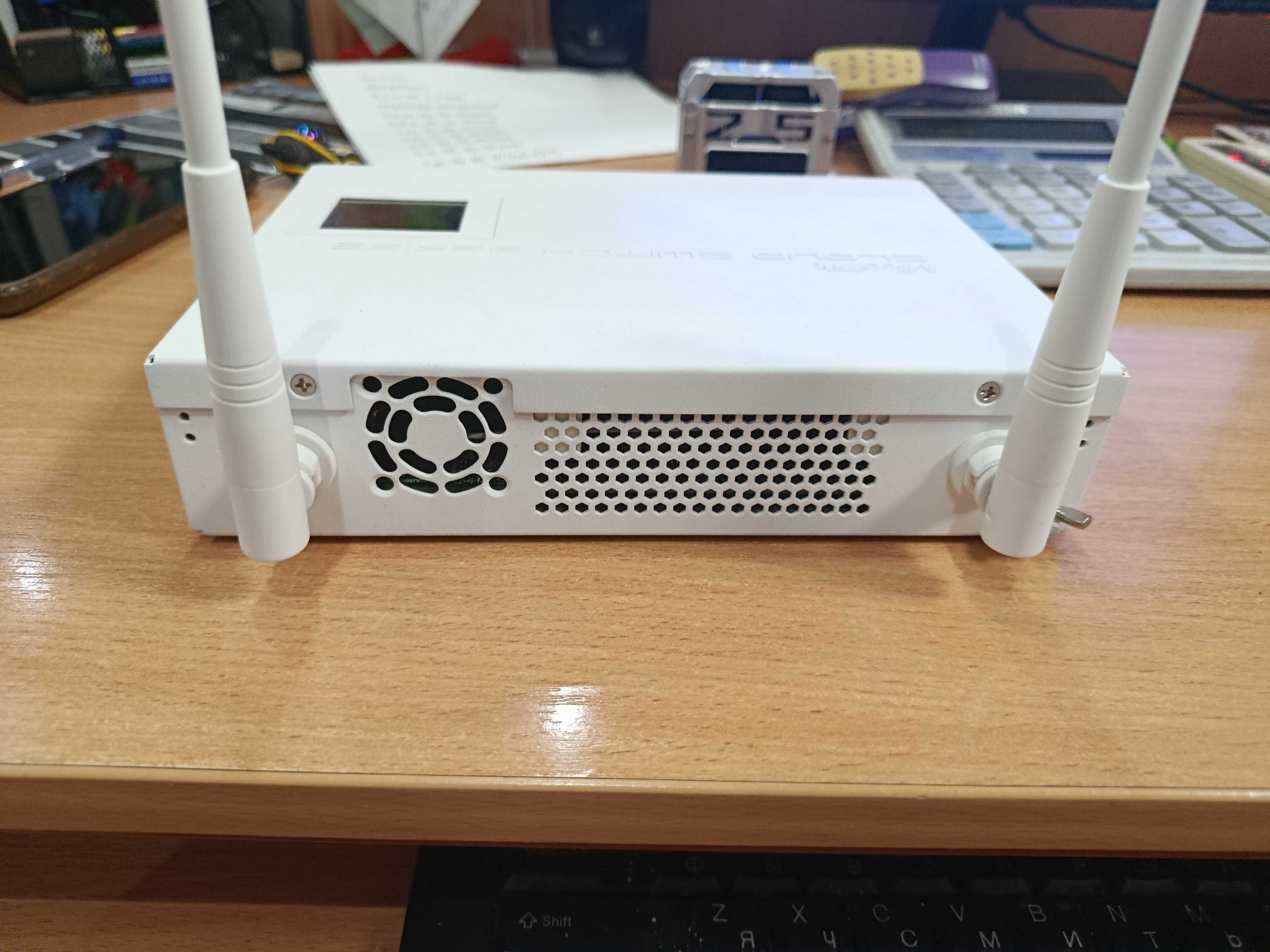Продам MikroTik CRS109-8G-1S-2HnD-IN