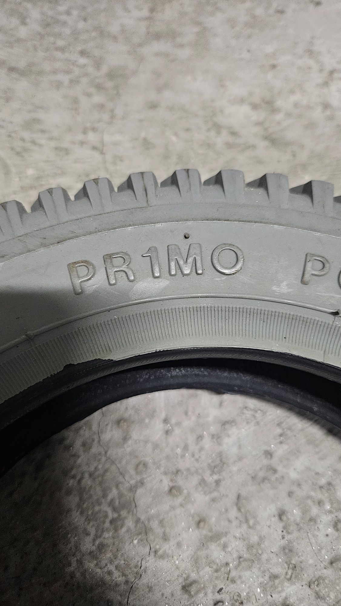 Pneus para cadeira de rodas elétrica