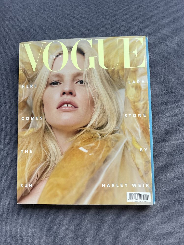 Włoski Vogue Italia magazyn modowy sierpień 2017