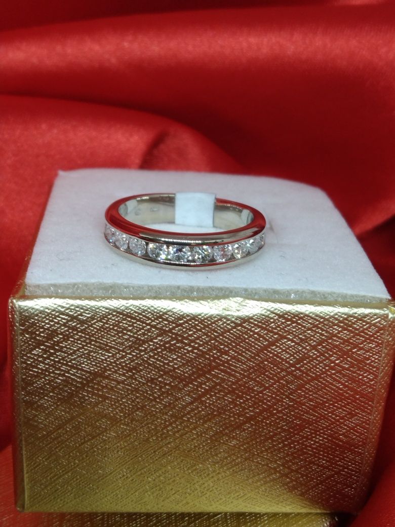 Złoty pierścionek z brylantami, złoto białe 585, R 9