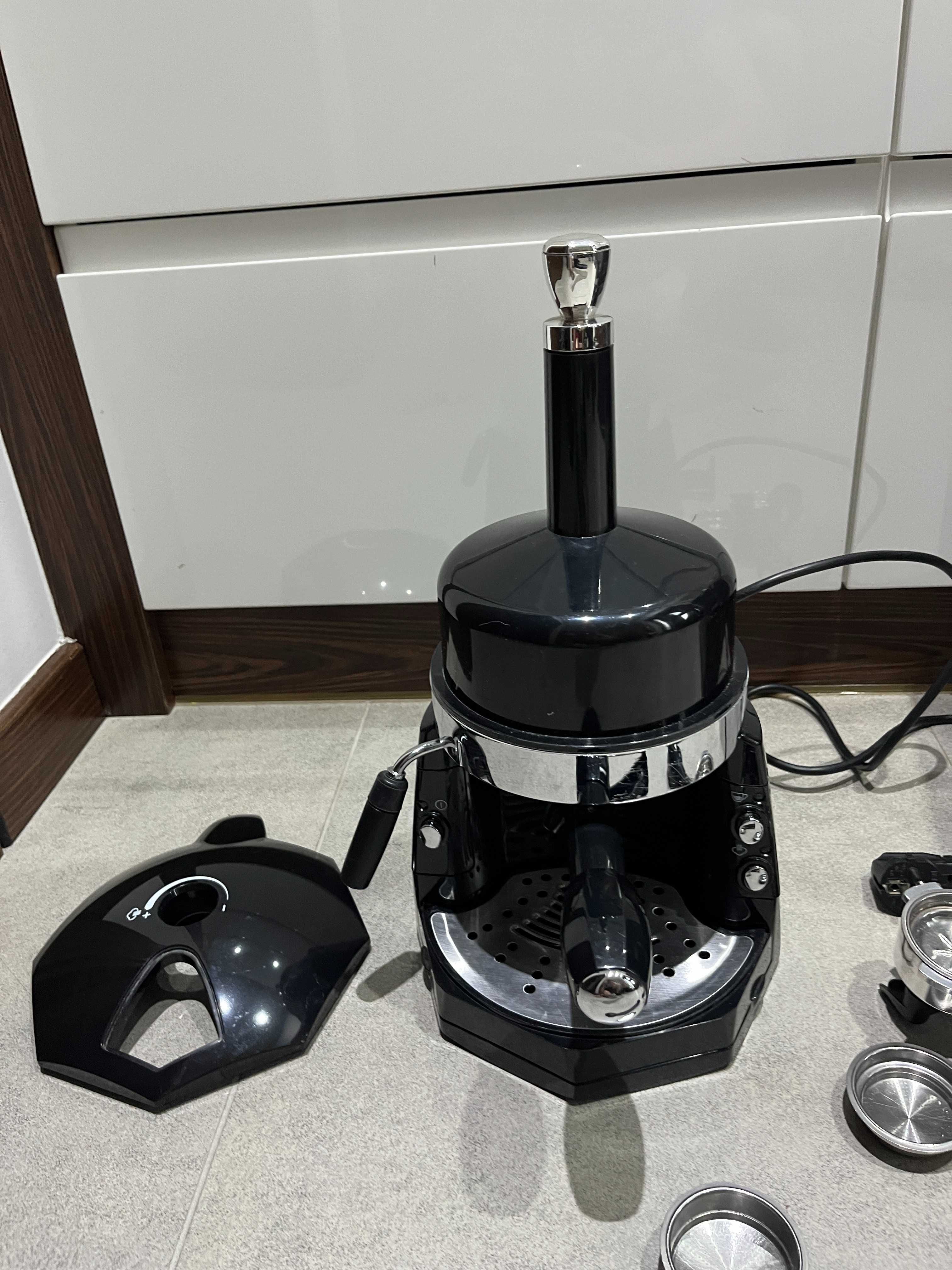 Kolbowy ekspres ciśnieniowy Bialetti Mokona 1200 W czarny