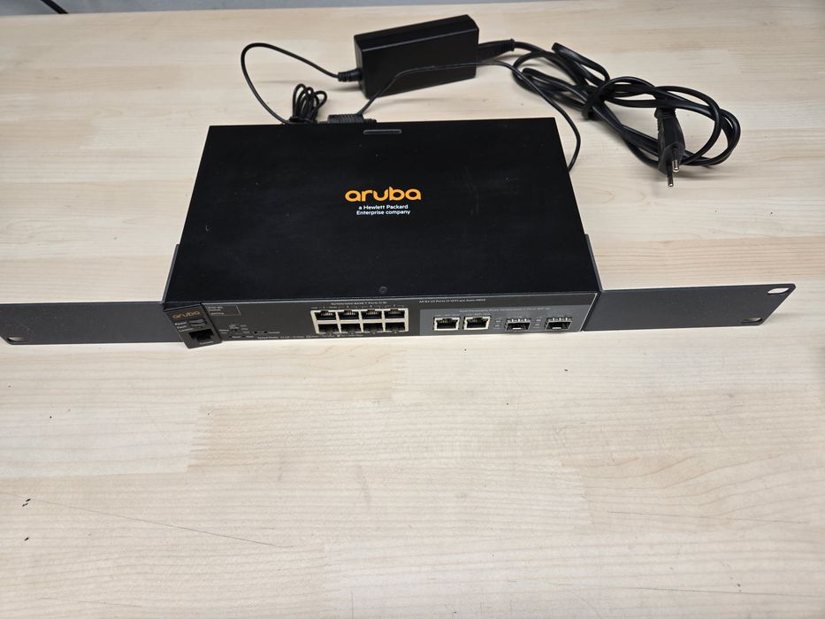 HPE ARUBA 2530-8G J9777A Switch z zasilaczem.