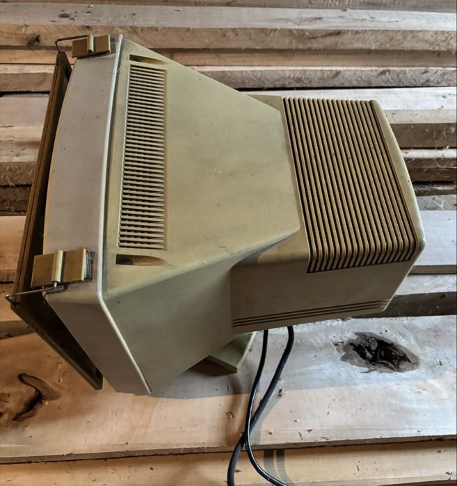 Продам старі телевізори та монітор