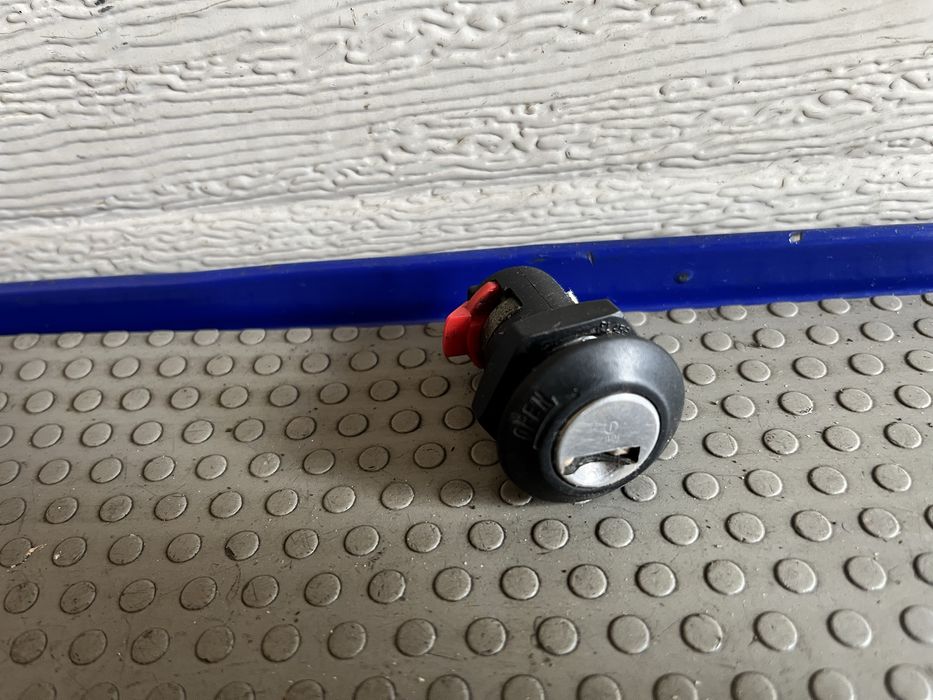 Zamek fotela  klapki zbiornika beta rr 50 125