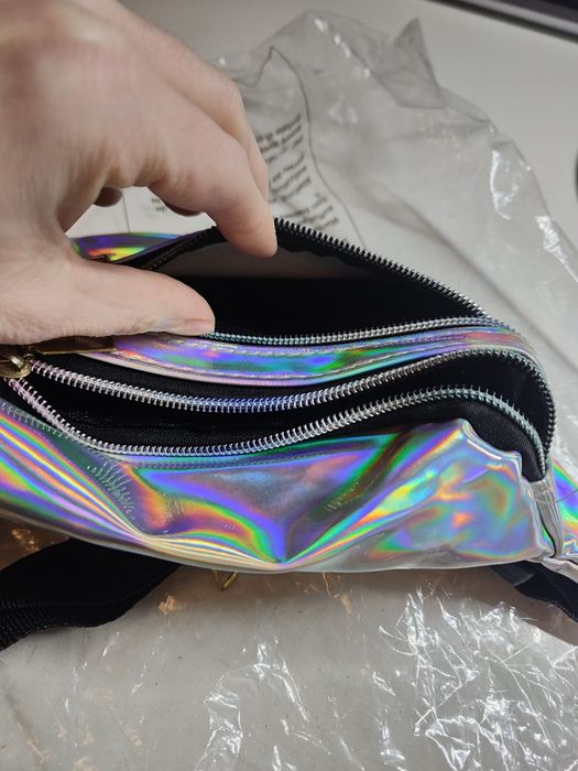 Saszetka na ramię biodra holograficzna nerka srebrna B135