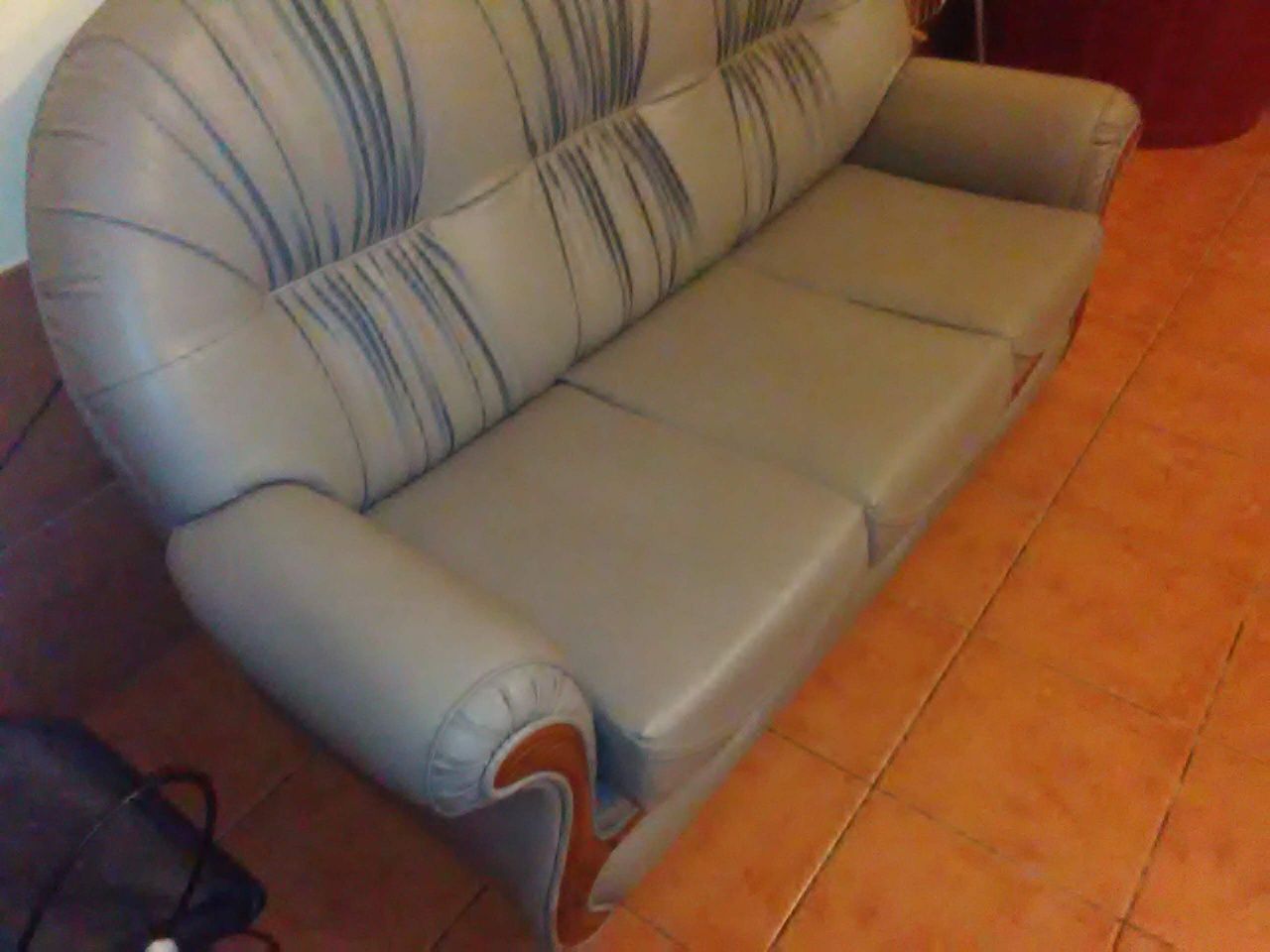 Conjunto de 3 sofás e mesa de sala de estar