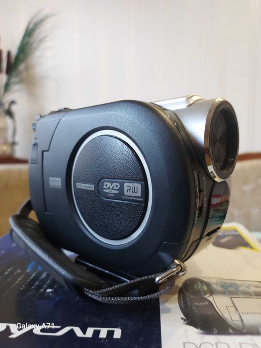 Відеокамера SONY DCR-DVD106E