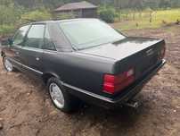 Audi 100 c3 dwie sztuki jedna okrągłe nadkola nie wiem co to za wersja