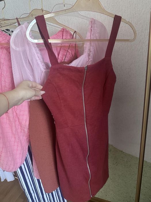 Жіночі сукні розміру XS-S в ідеальному стані  Prettylittlethings