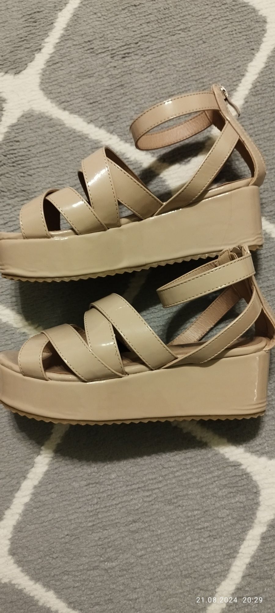Sandały na platformie Koi Footwear