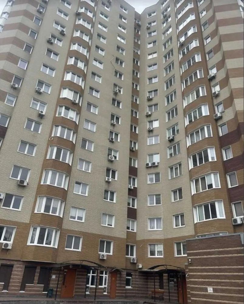 Продам 2-х кімнатну квартиру М.Лагунової 18б
