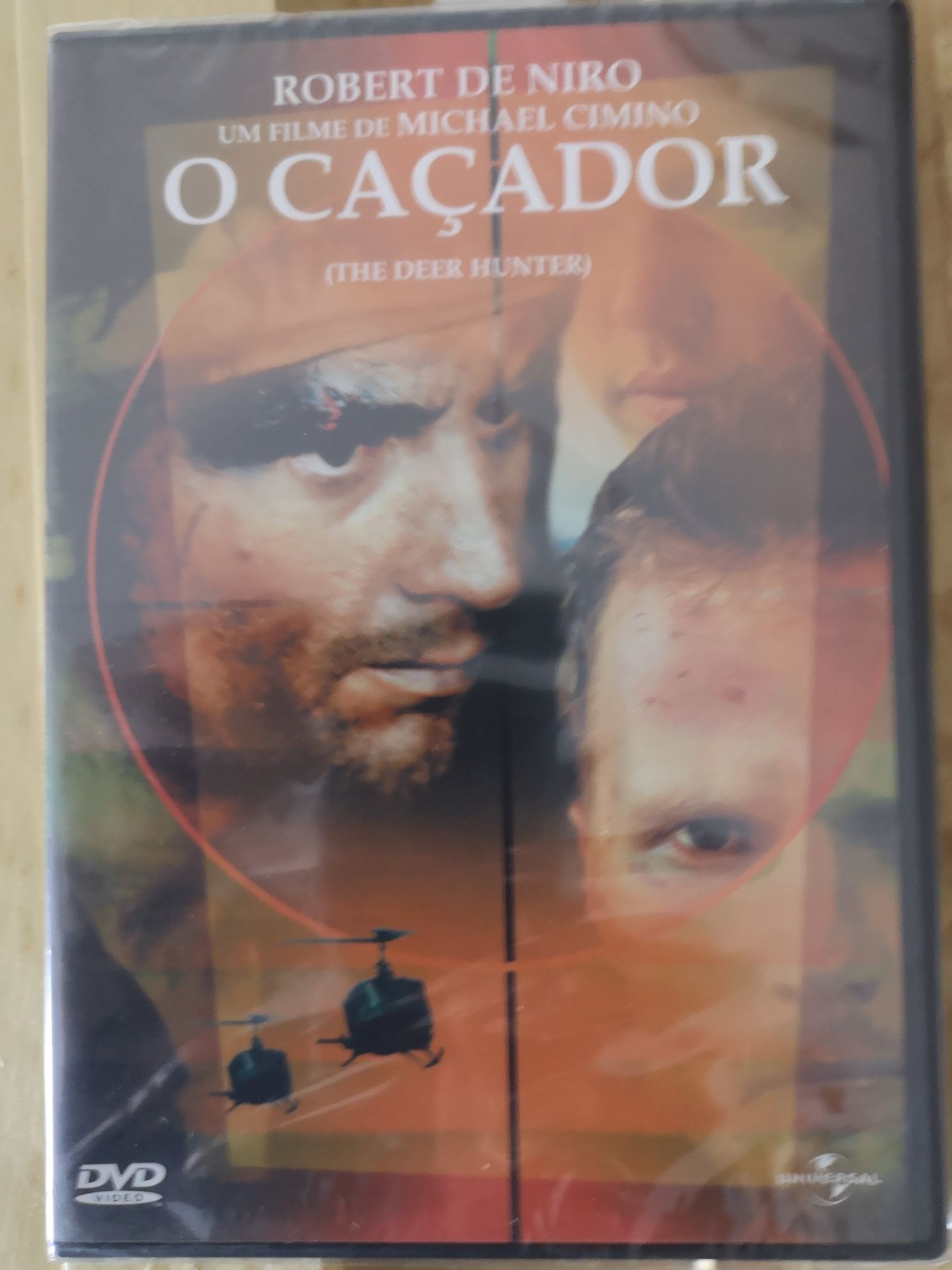 Vendo DVD do filme O CACADOR