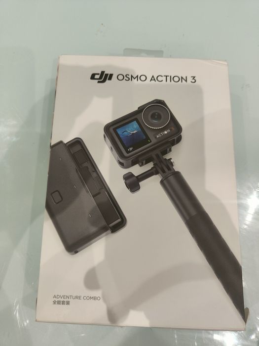 Dji osmo action 3 uszkodzona ,hub 3 baterie , selfie stick