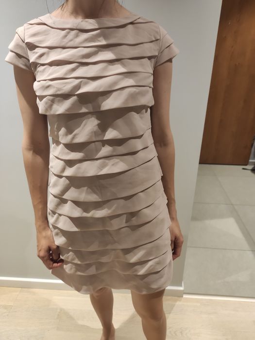 Pudrowa sukienka Reserved rozmiar 34