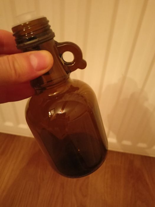 Butelka buteleczka od oliwy z uchwytem uchem brązowa 0,25 litra mała