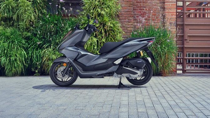 PCX 125cc de garagem