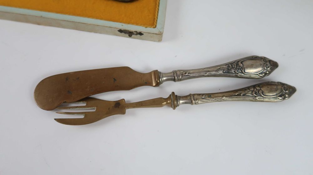 Talheres muito antigos em prata e cobre