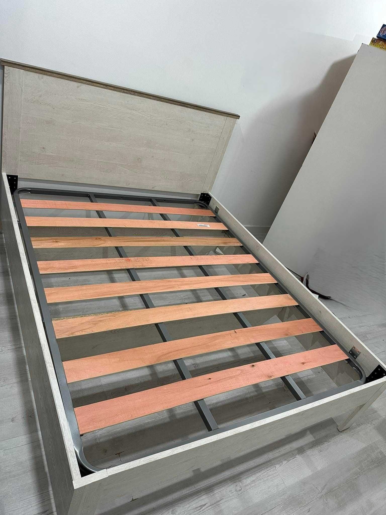 Cama de casal + estrado com pouco uso