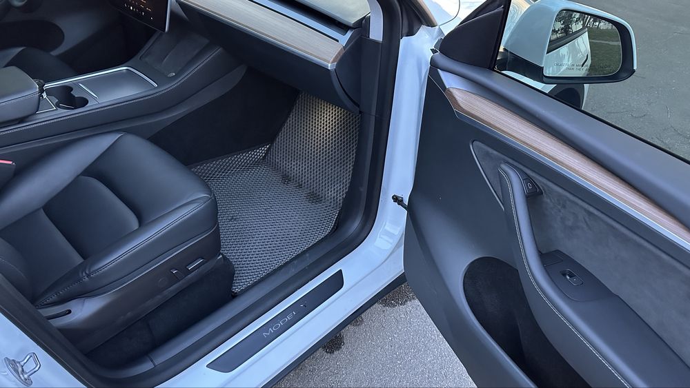 Tesla Model Y Long Range Dual Motor